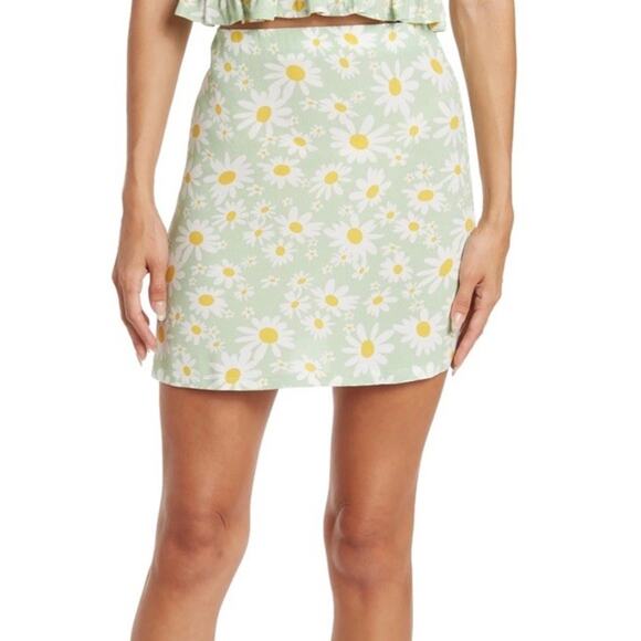 A Elodie Women's Mint Green Floral Print Mini‎ Skirt NWT Size M - Picture 1 of 5